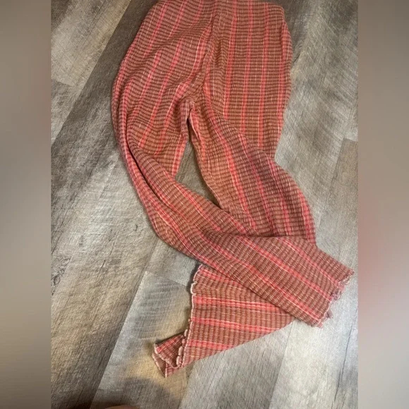 Free People, size XS sear sucker feel flare leg pants, tiny ruffle trim - Picture 6 of 8
